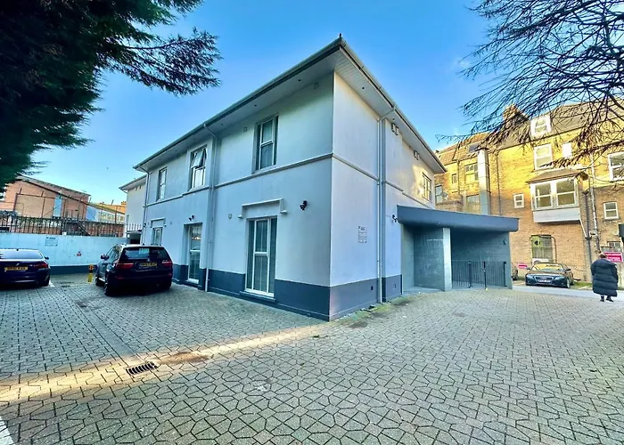 Serenity Retreat - Tranquil Apartment Close To Beach